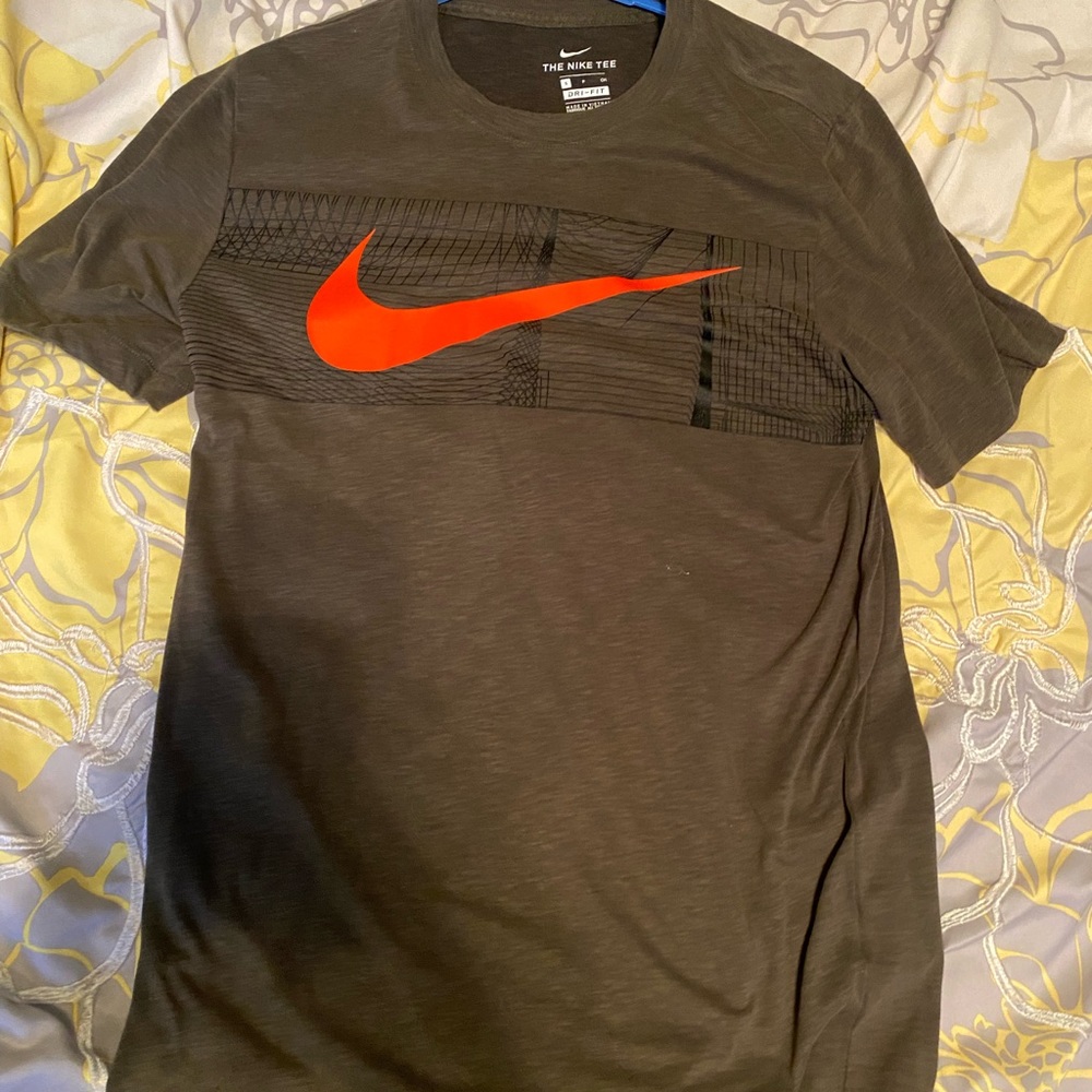 Nike tee